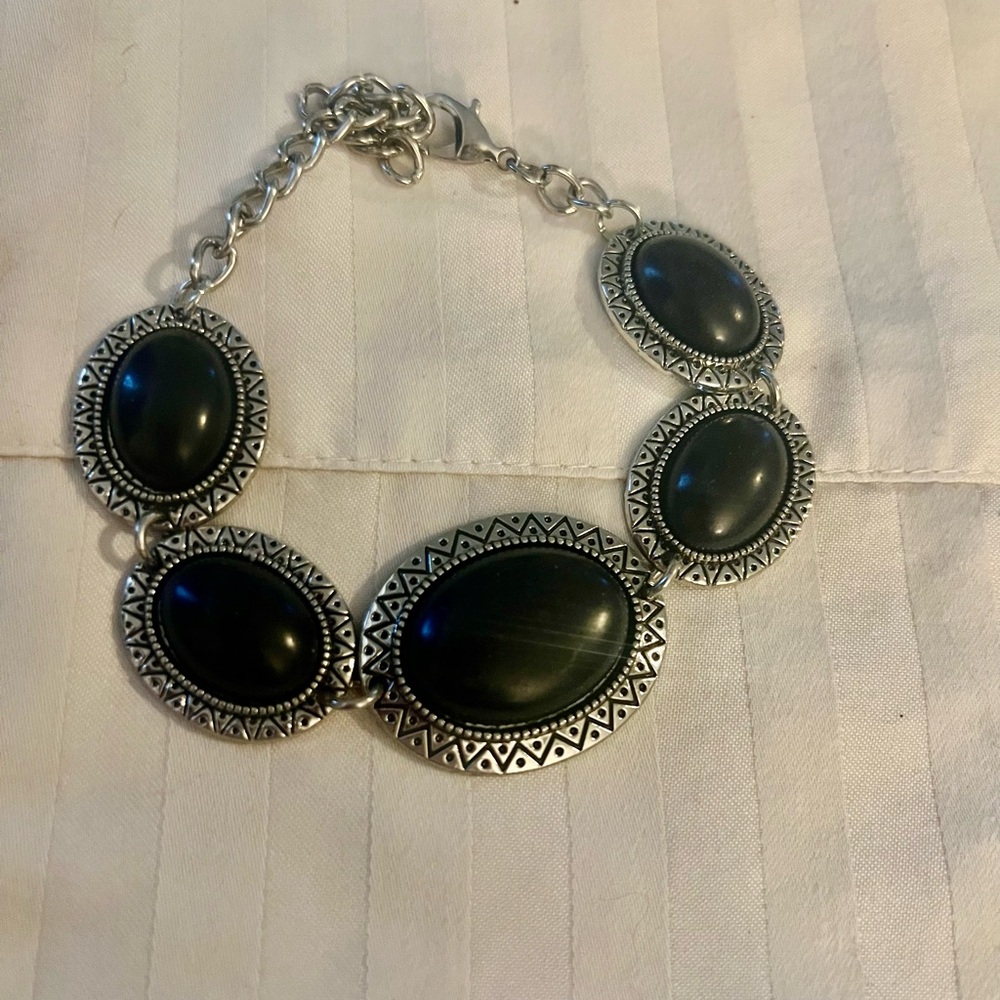 Jewelry - Picture 4 of 7